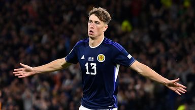 Glasgow, Szkocja – 24 września: Jack Hendry świętował po zdobyciu gola, aby osiągnąć wynik 1-1.  Podczas meczu Ligi Narodów UEFA pomiędzy Szkocją a Republiką Irlandii w Hampden Park, 24 września 2022 r. w Glasgow w Szkocji.  (Zdjęcie: Rob Casey/SNS Group)